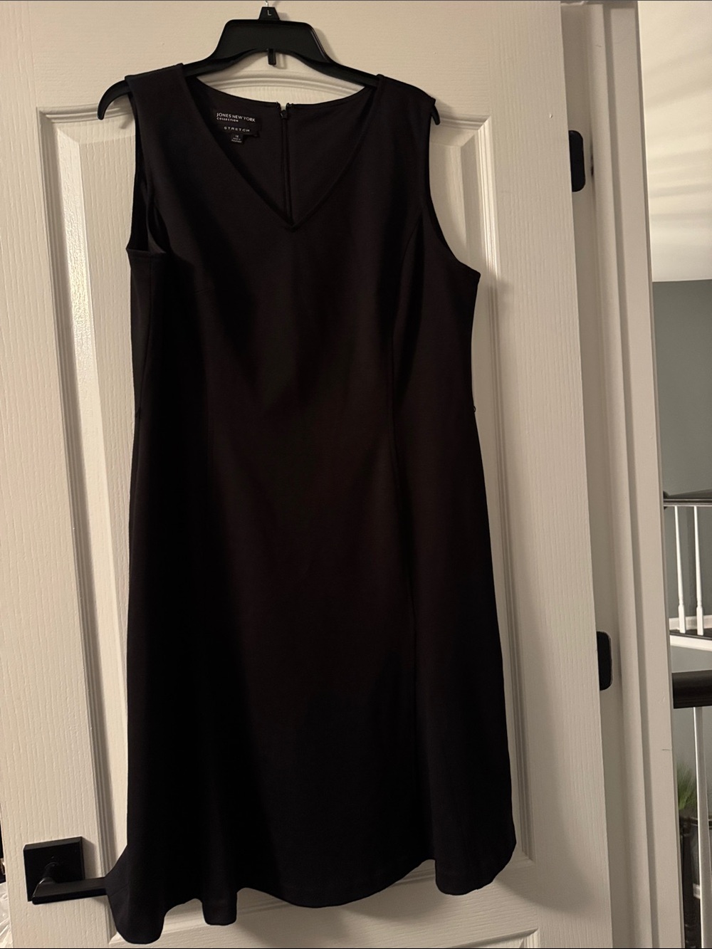 Jones New York Black Sleeveless V-Neck Sheath Dress